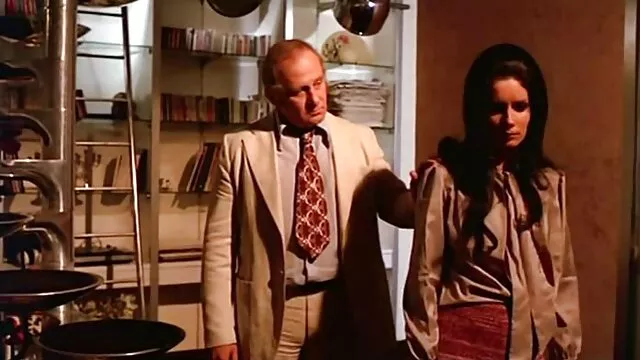 玩性奴隶很难。 性别弯曲者漫画色情