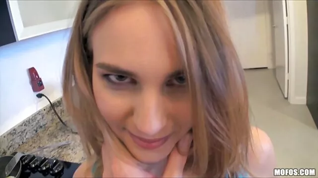 年，A． 漫画色情卡通