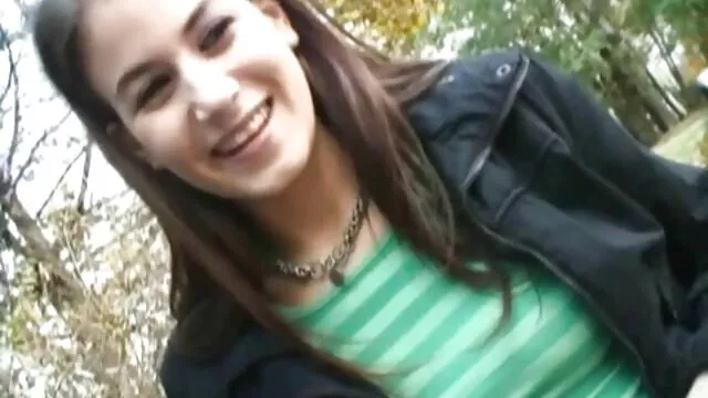 你胳肢你的女孩。 印度色情漫画免费的