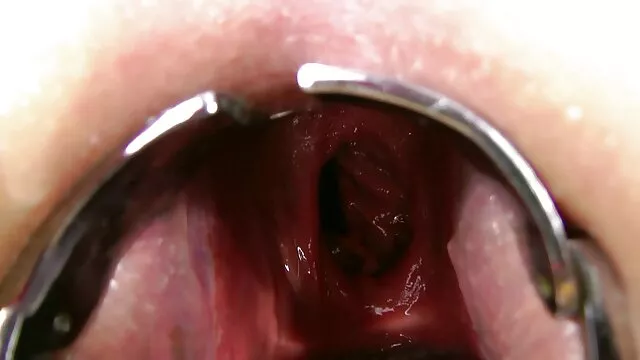 金发女郎也能硬的阴茎与一个人妖 约翰人异族